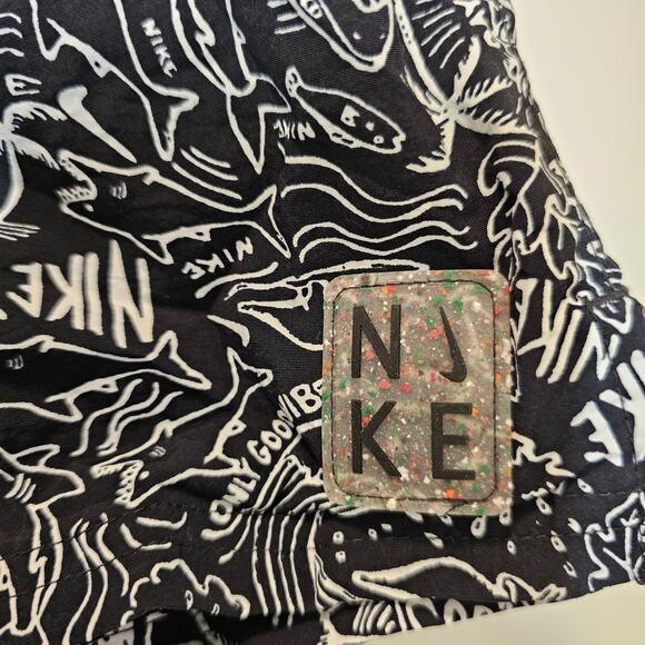 Nike Shark Men's Black Shark Icon 6.5" Volley Print Board Trunks Size Small - Picture 3 of 10